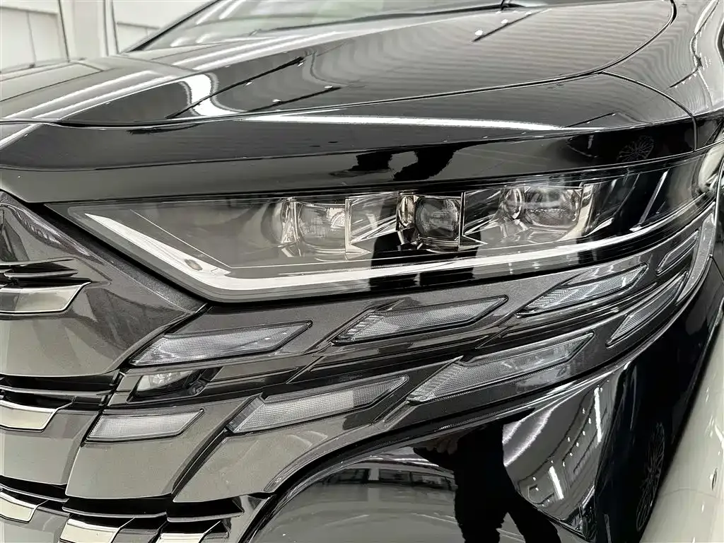 Toyota Alphard — фото 5