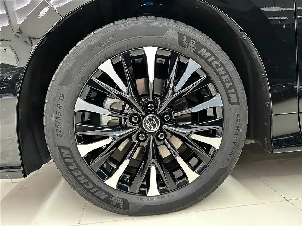 Toyota Alphard — фото 6