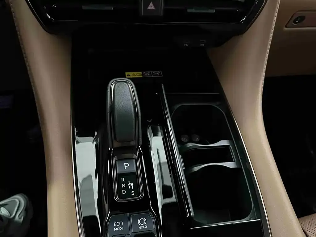 Toyota Alphard — фото 3