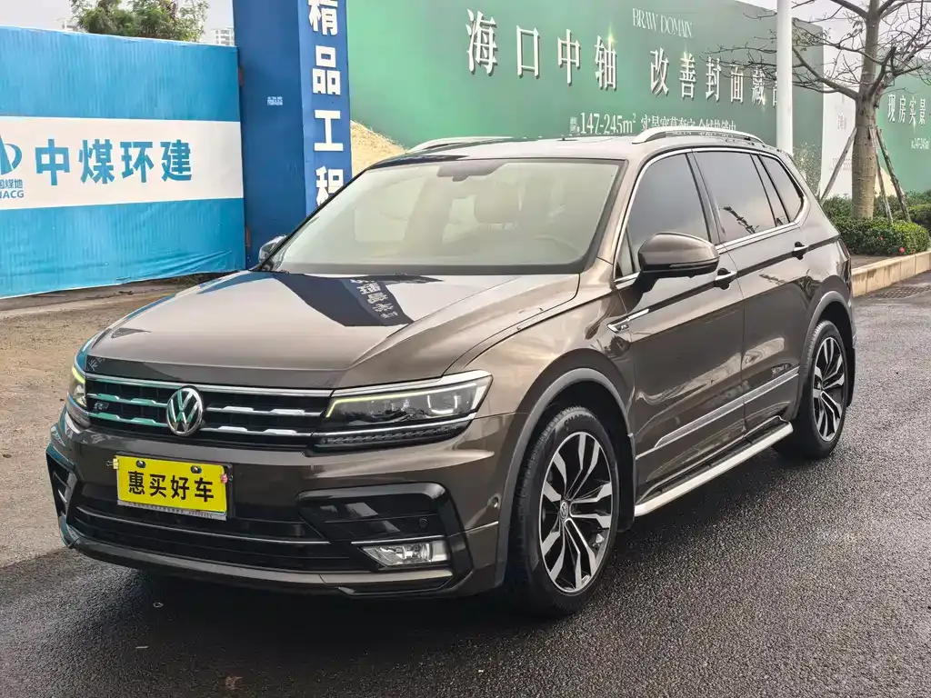Volkswagen Tiguan L — фото 1