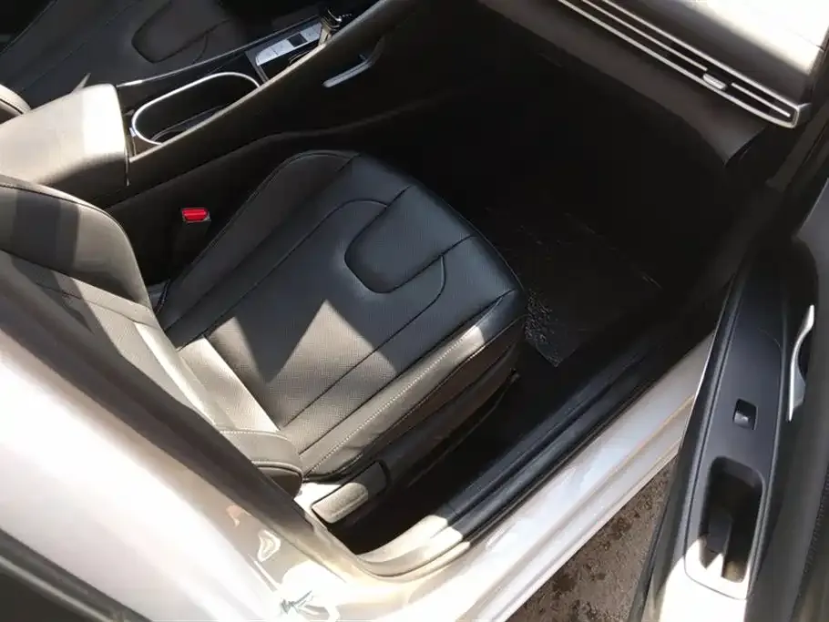 Hyundai Elantra — фото 3