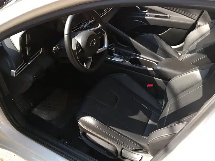 Hyundai Elantra — фото 10