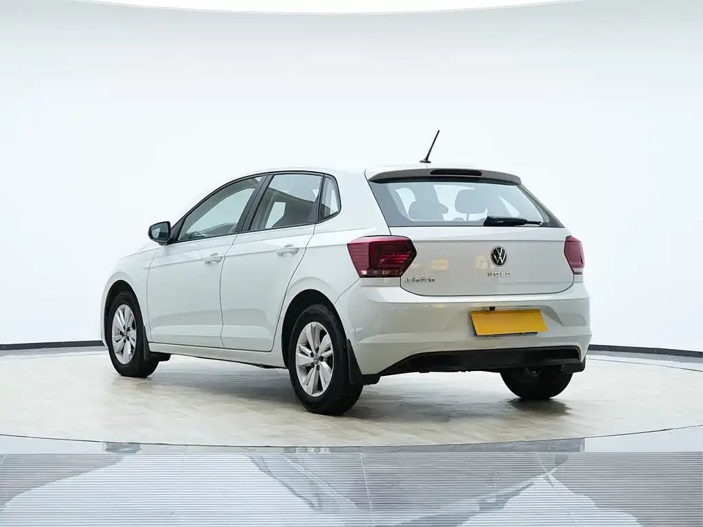 Volkswagen Polo — фото 10