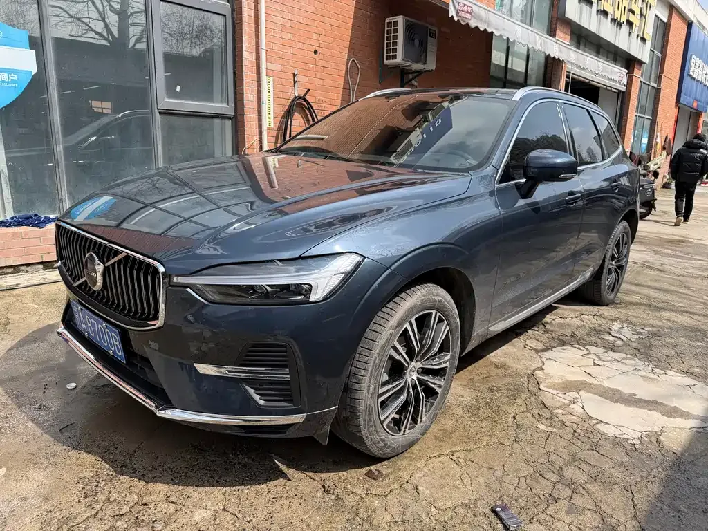 Volvo XC60 — фото 1