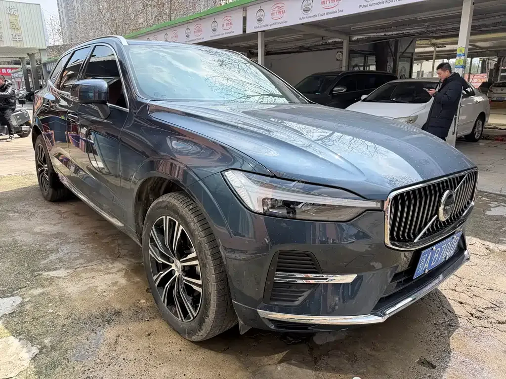 Volvo XC60 — фото 10