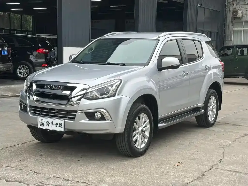 Isuzu MU-X — фото 1