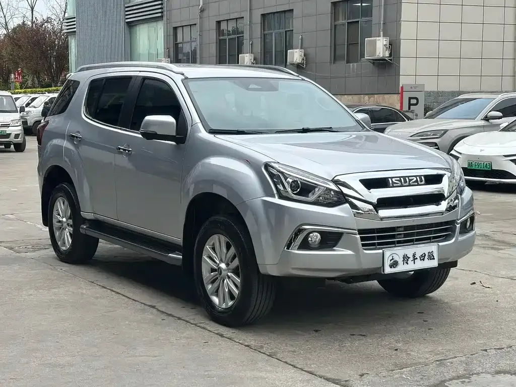 Isuzu MU-X — фото 2