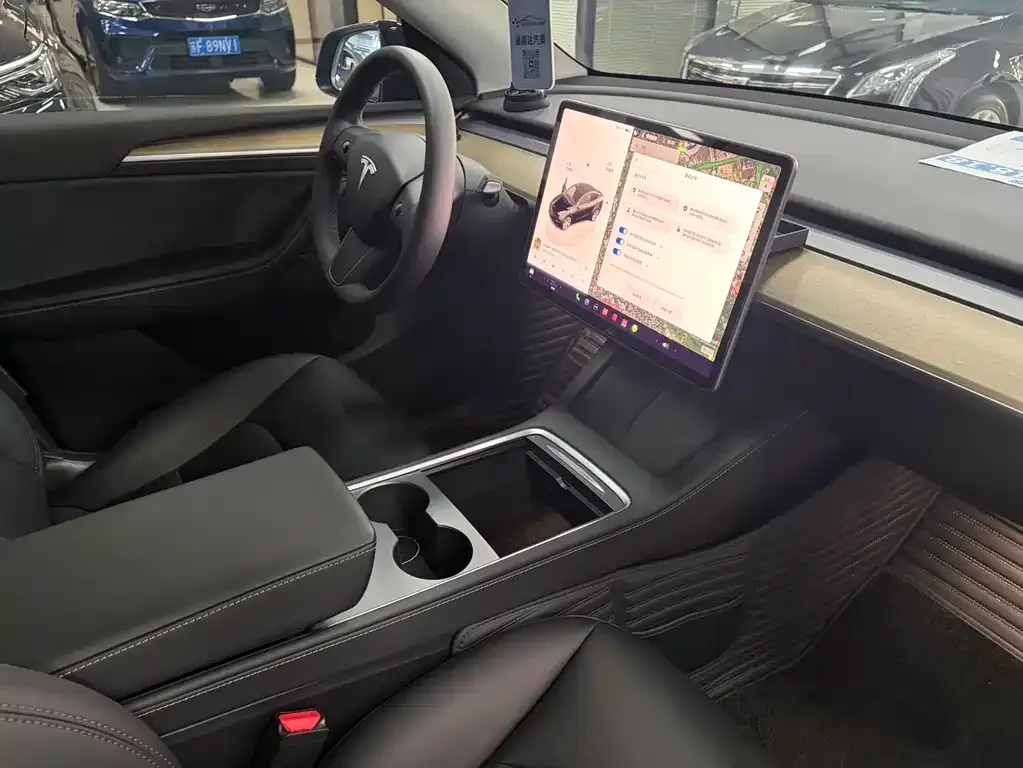 Tesla Model Y — фото 3