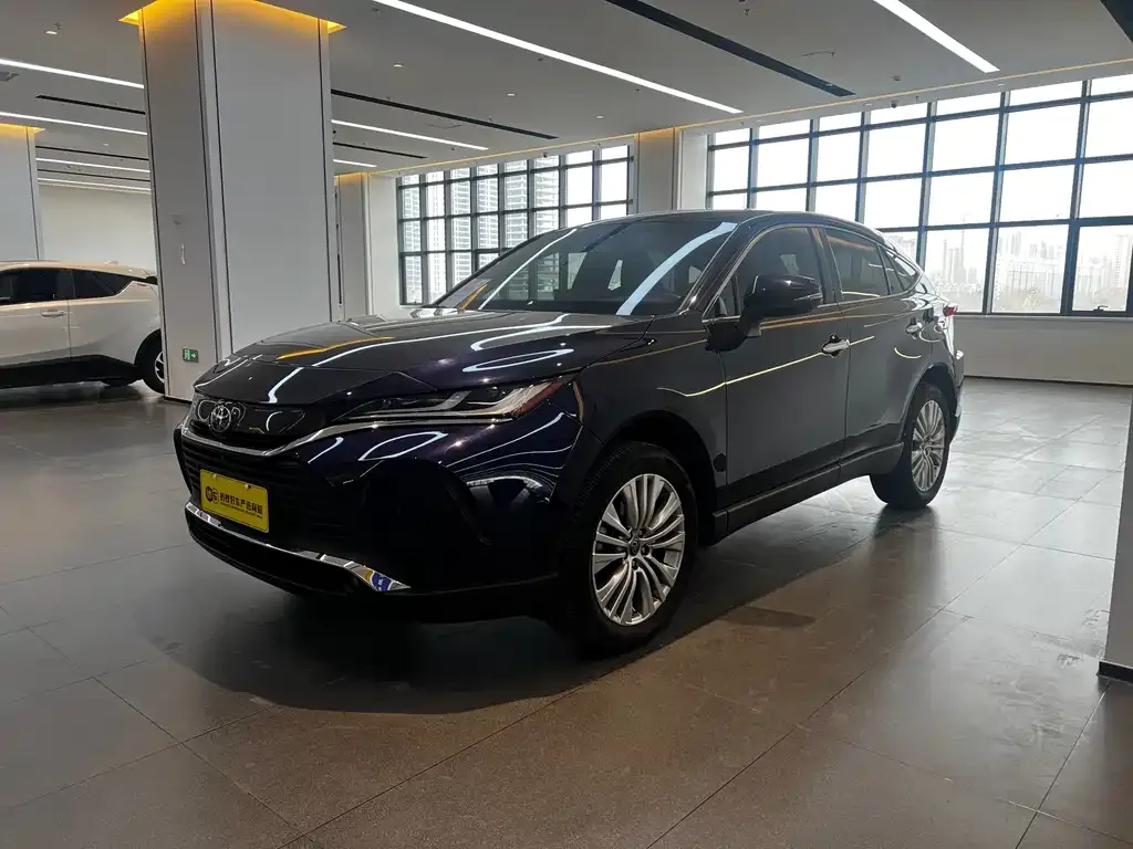 Toyota Harrier — фото 1