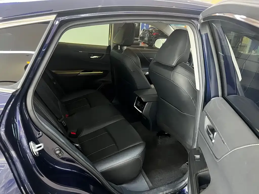 Toyota Harrier — фото 2