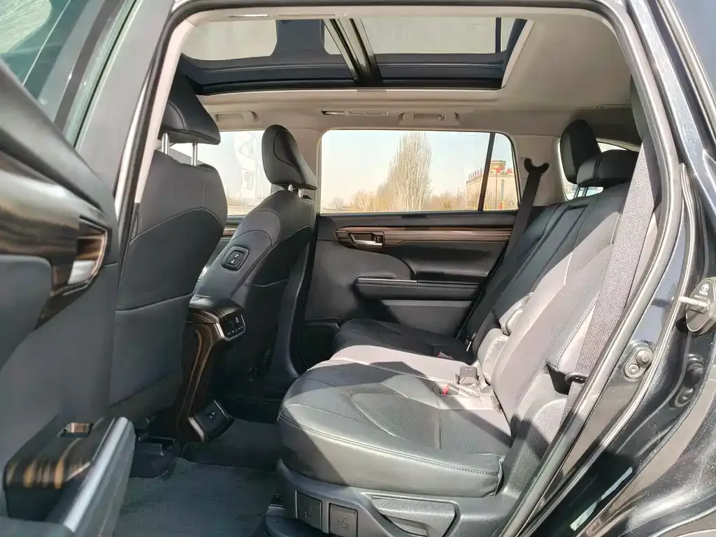 Toyota Highlander — фото 2