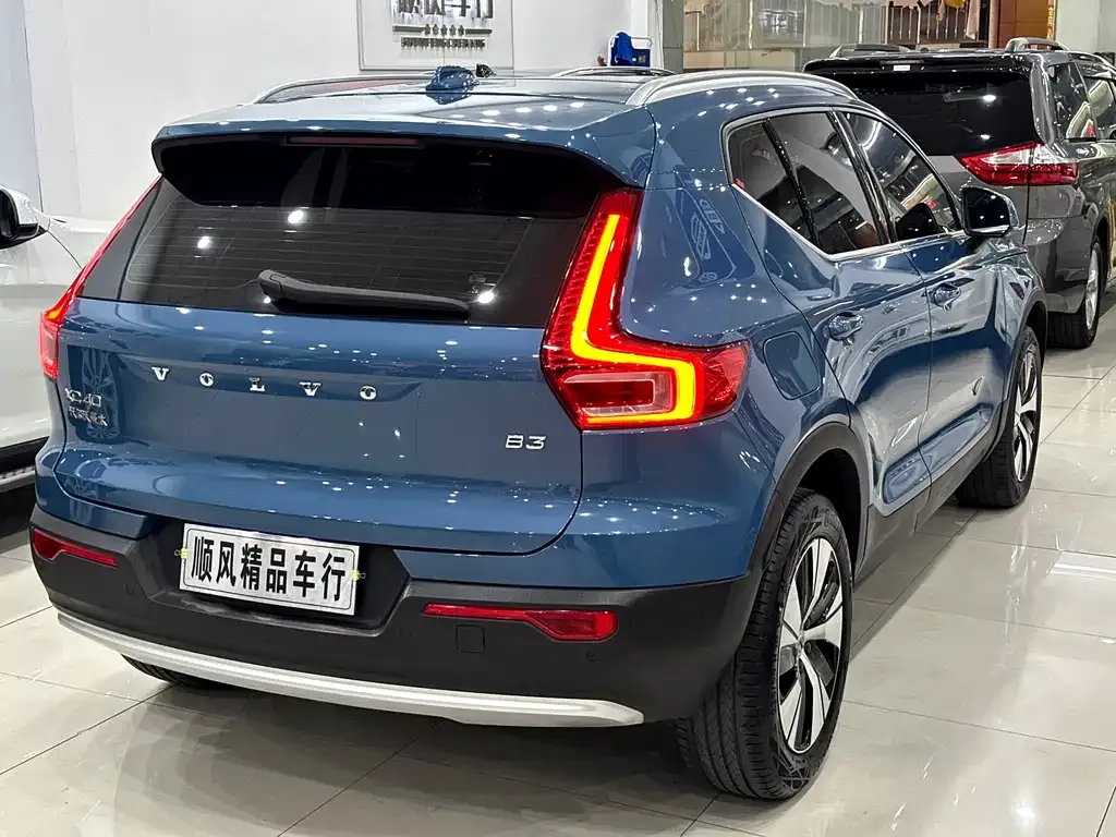Volvo XC40 — фото 6