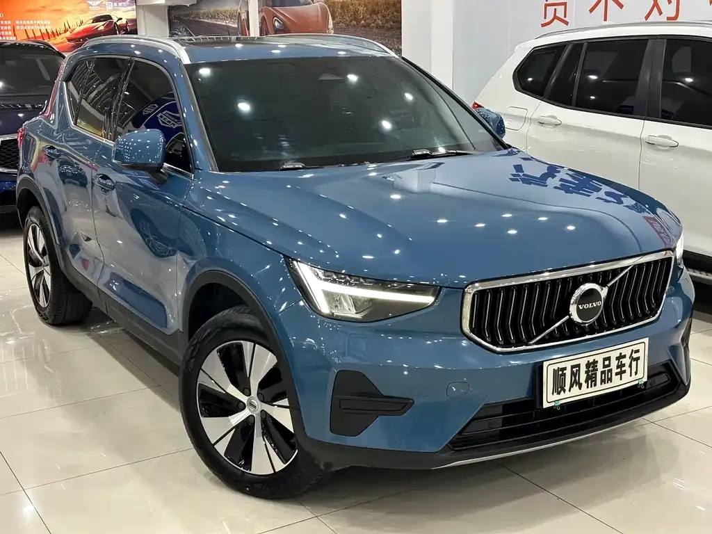 Volvo XC40 — фото 2