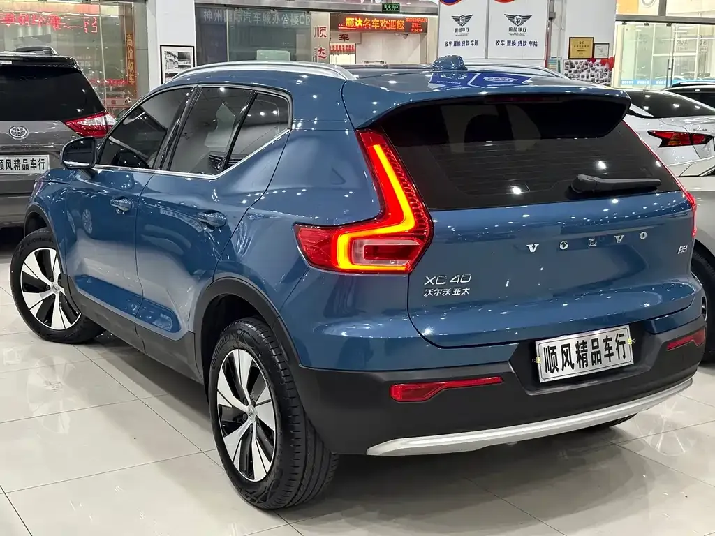 Volvo XC40 — фото 5