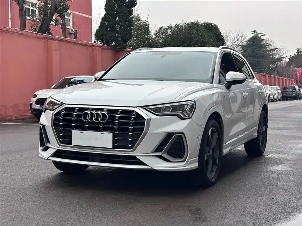 Audi Q3 — фото 1