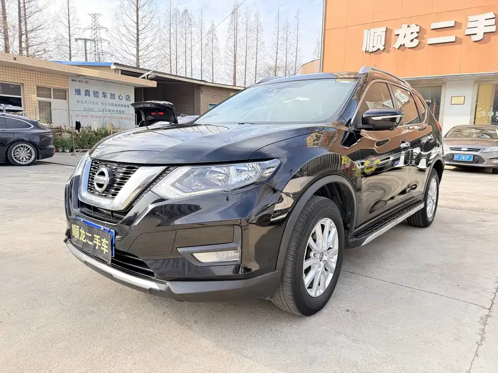 Nissan X-Trail — фото 1