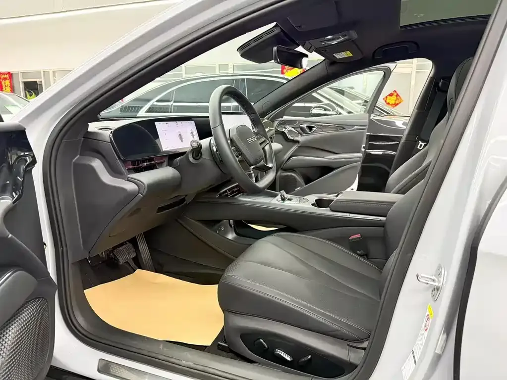 BYD Seal — фото 10