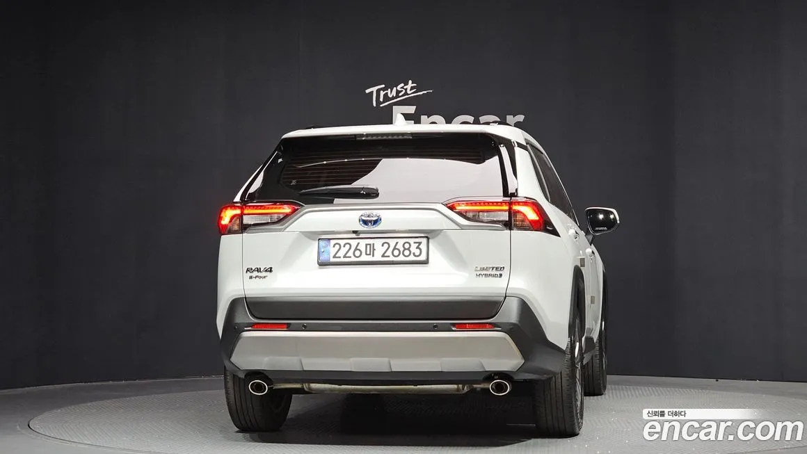 Toyota RAV4 — фото 4