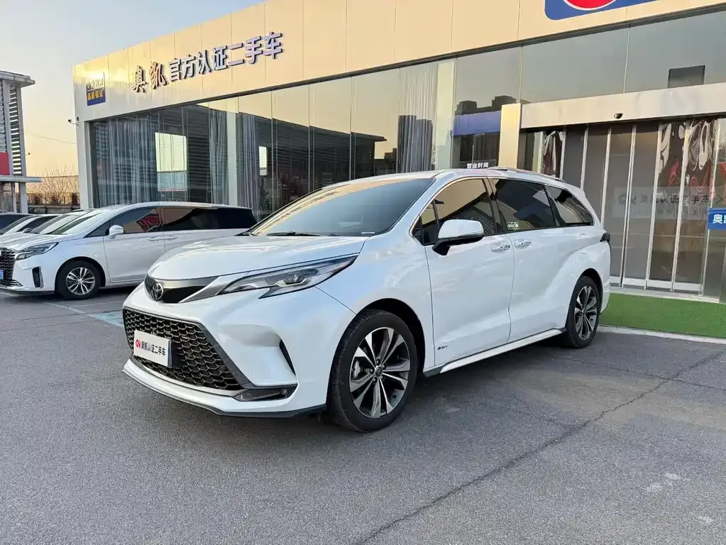 Toyota Granvia — фото 1