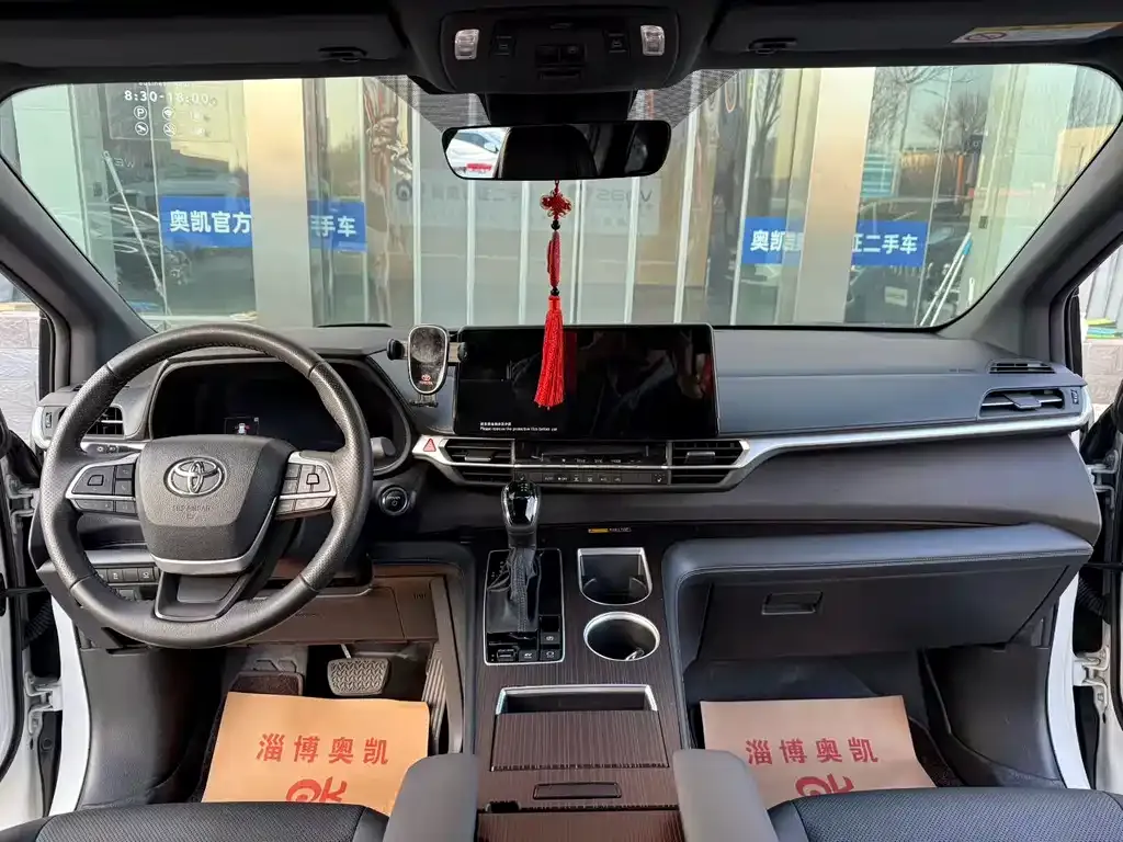 Toyota Granvia — фото 3