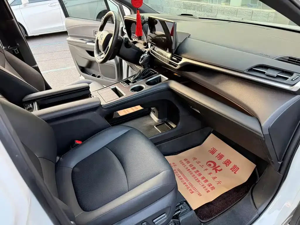 Toyota Granvia — фото 8