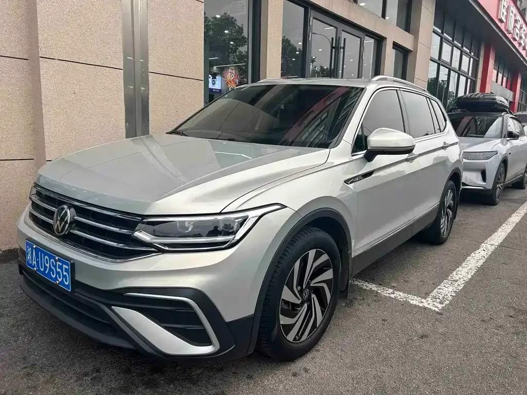 Volkswagen Tiguan L — фото 1