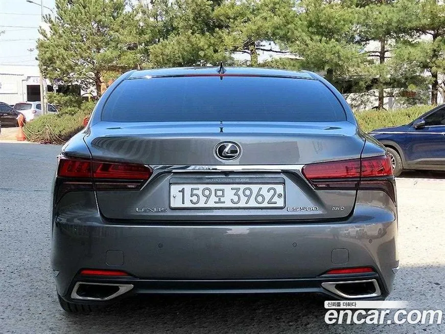 Lexus LS — фото 10