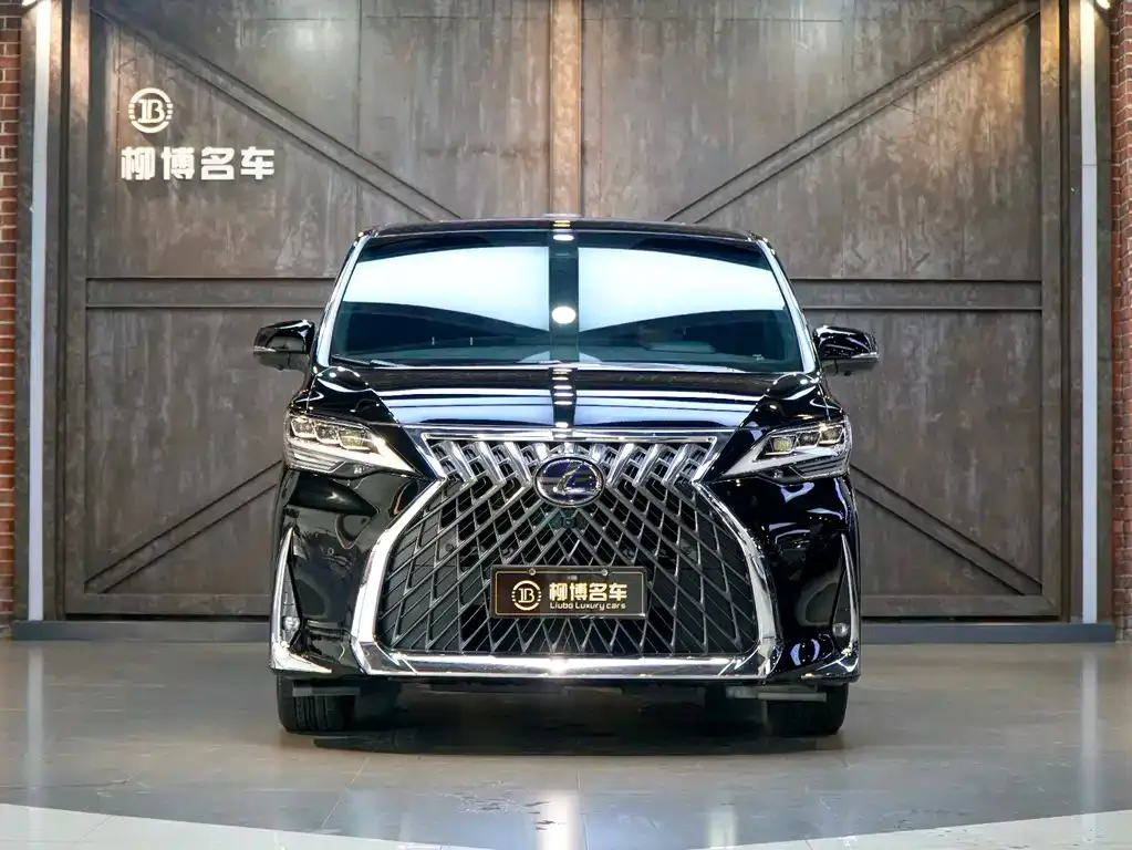 Lexus LM — фото 8