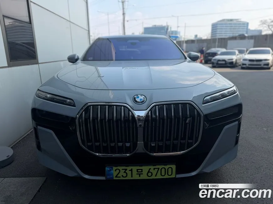 BMW i7 — фото 1