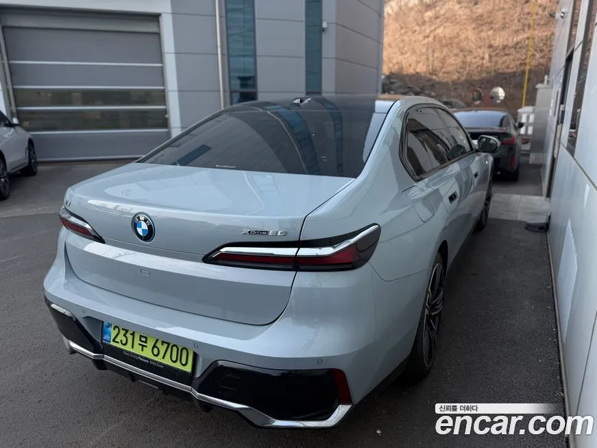 BMW i7 — фото 2