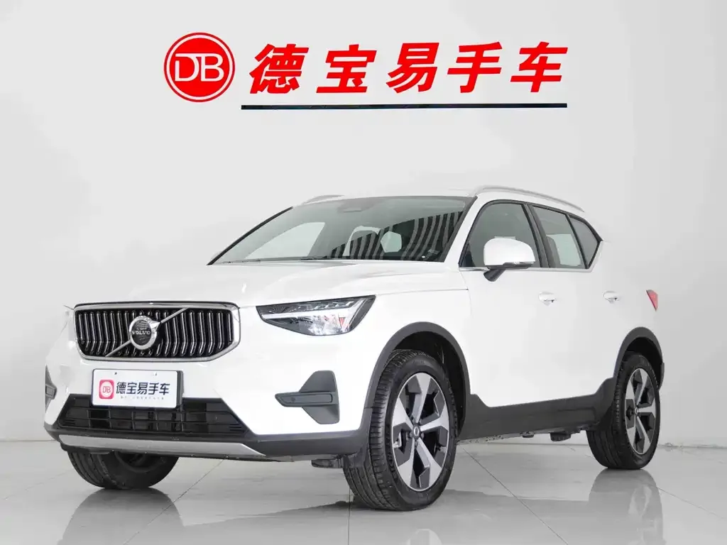 Volvo XC40 — фото 1