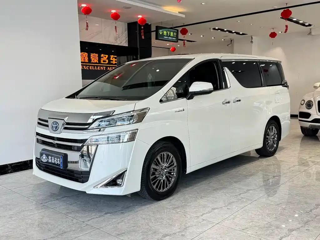 Toyota Vellfire — фото 1