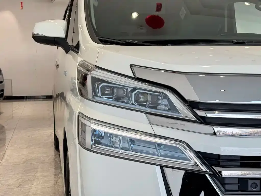 Toyota Vellfire — фото 4