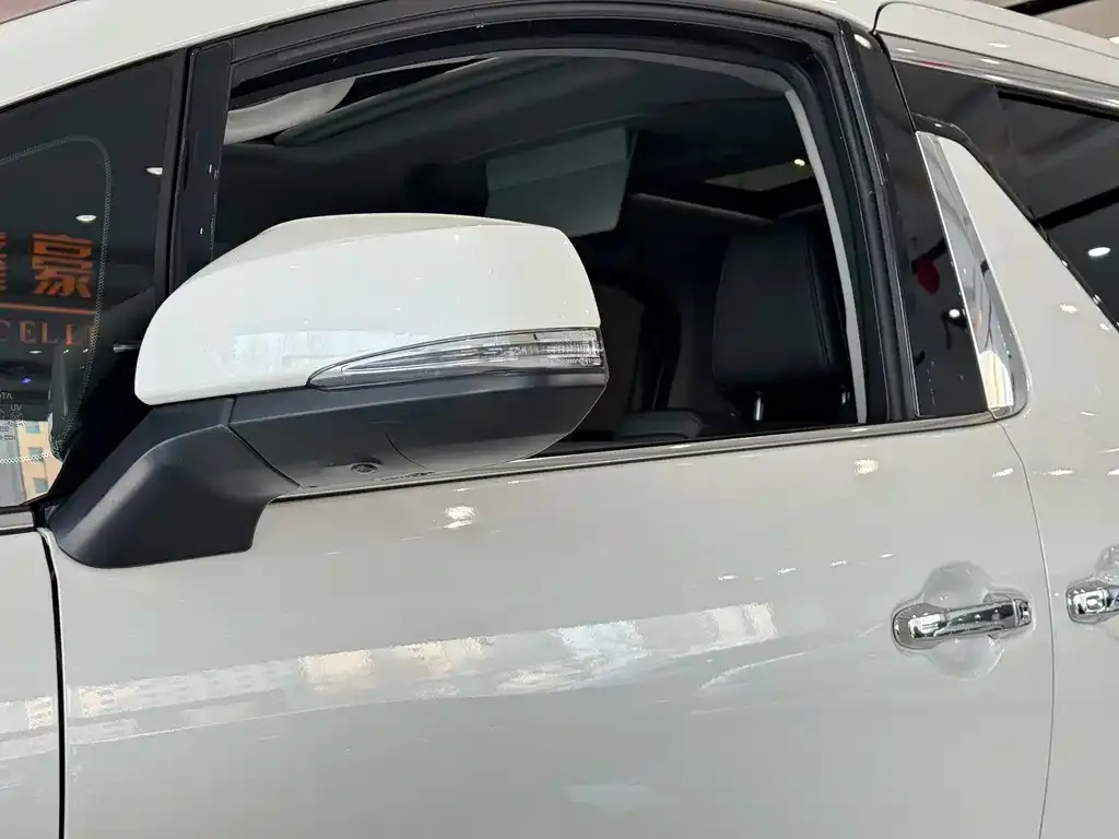 Toyota Vellfire — фото 2