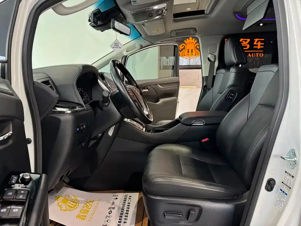 Toyota Vellfire — фото 10