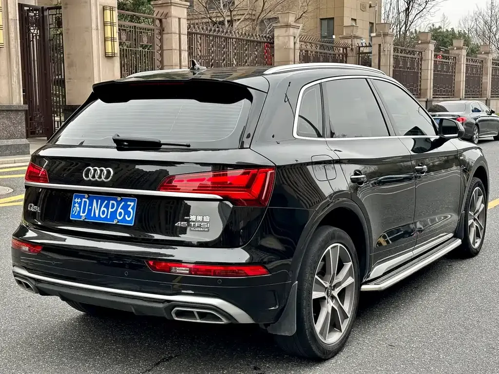 Audi Q5L — фото 5