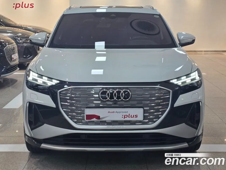 Audi Q4 e-tron — фото 1