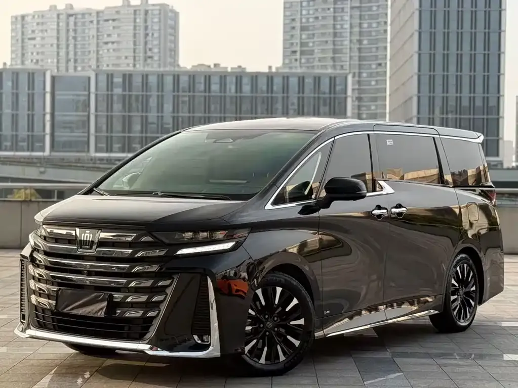 Toyota Vellfire — фото 1