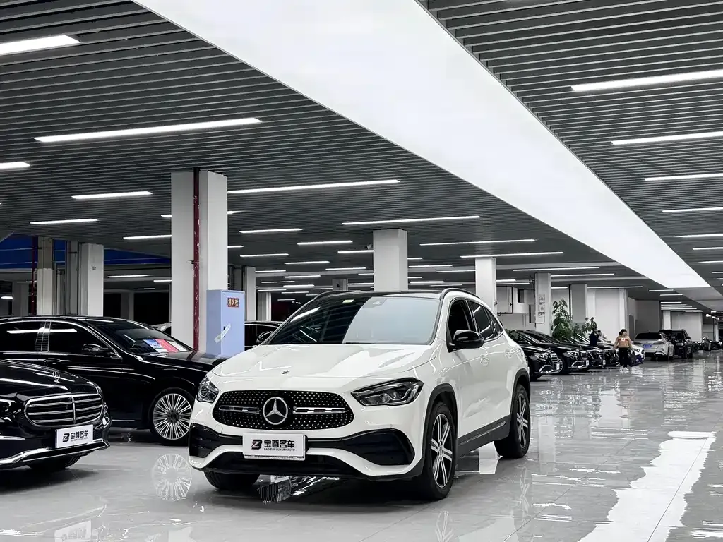 Mercedes-Benz GLA — фото 1