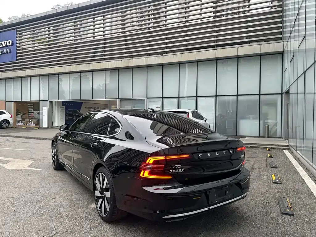 Volvo S90 PHEV — фото 9