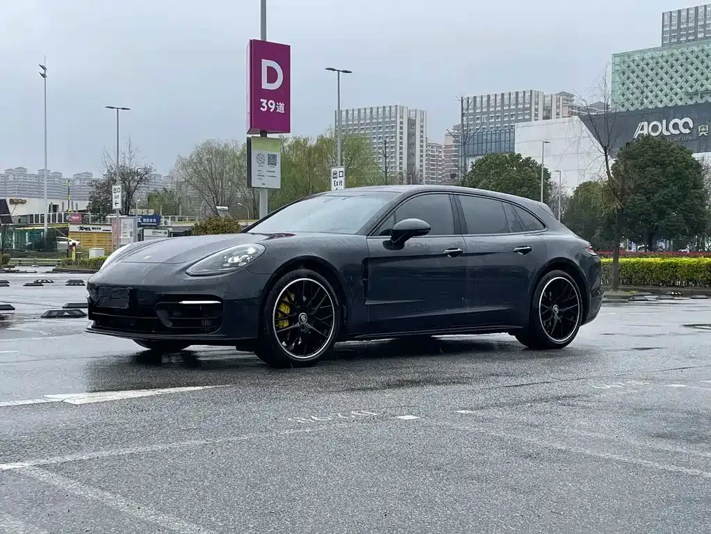 Porsche Panamera — фото 1