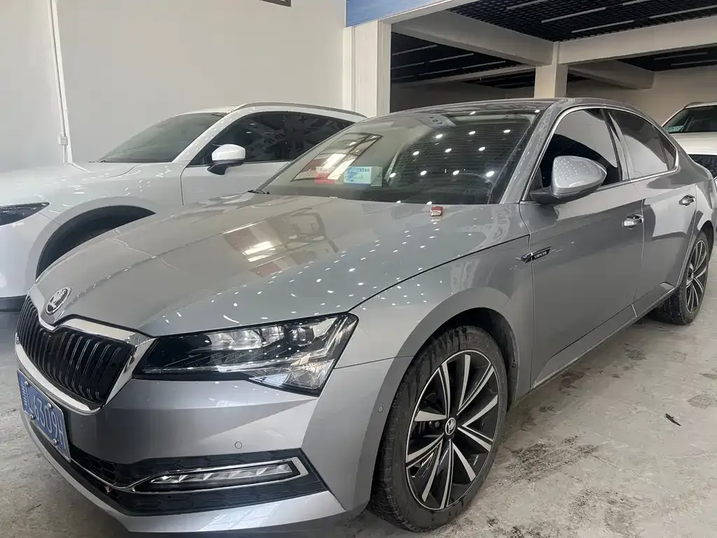 Skoda Superb — фото 1