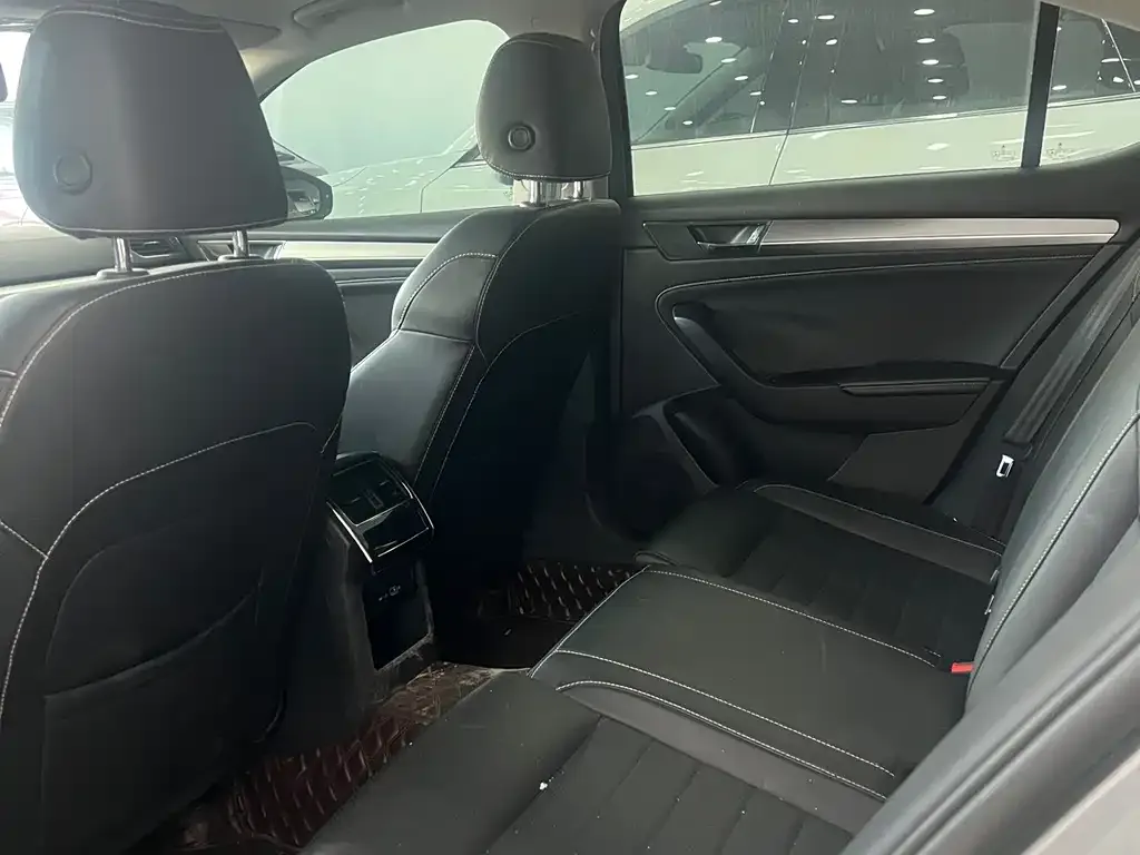 Skoda Superb — фото 2