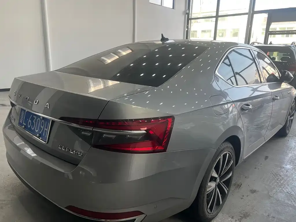 Skoda Superb — фото 3