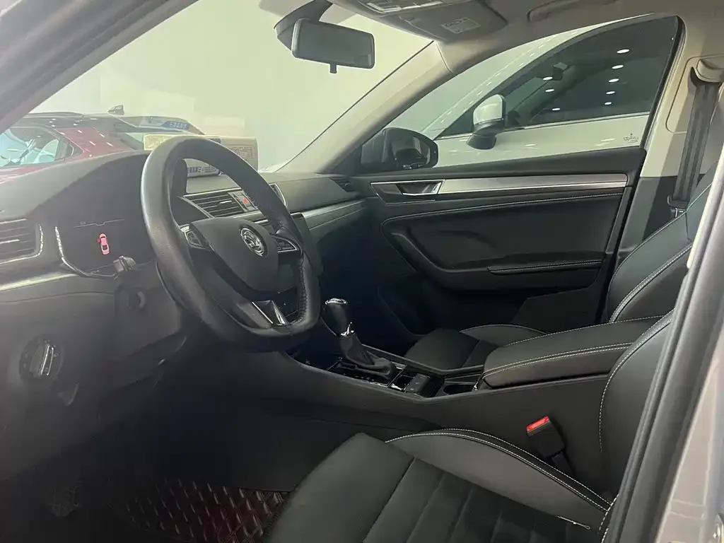 Skoda Superb — фото 5