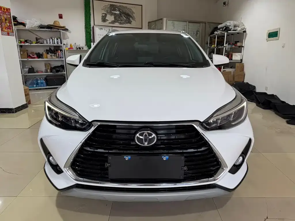 Toyota Yaris L — фото 4