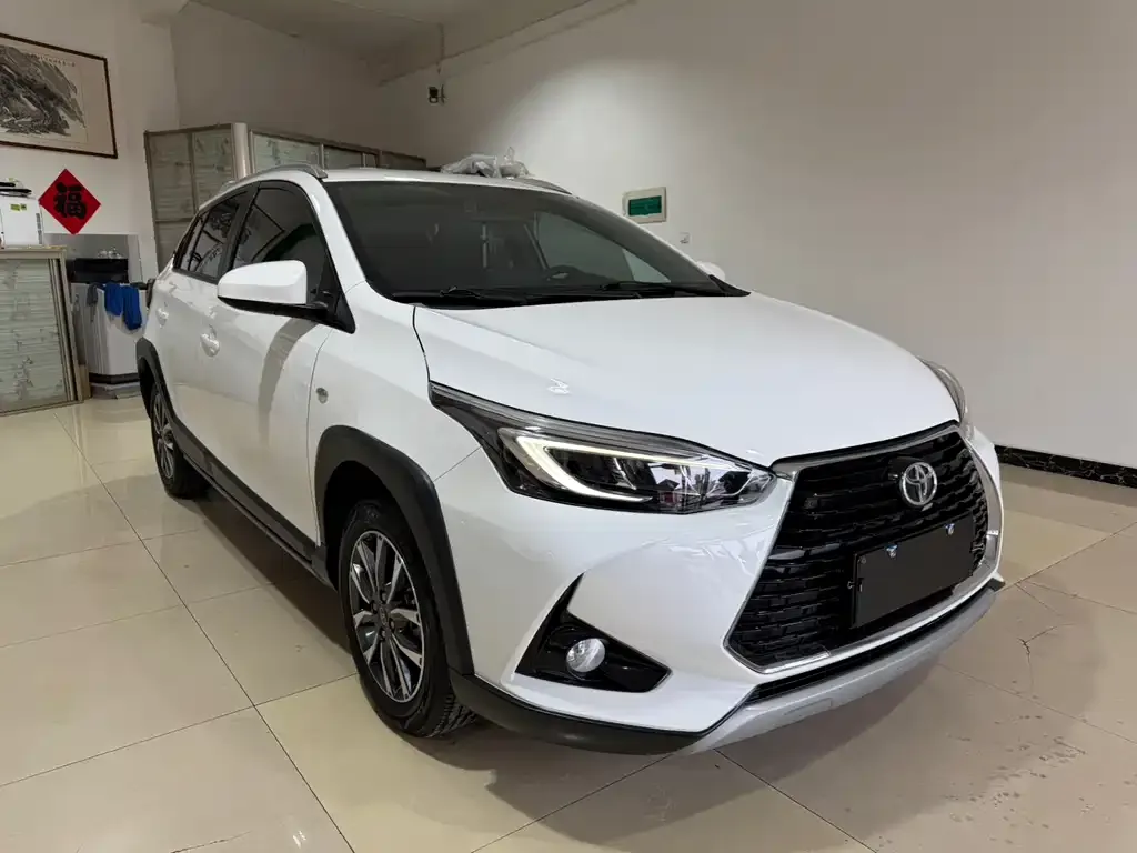 Toyota Yaris L — фото 3
