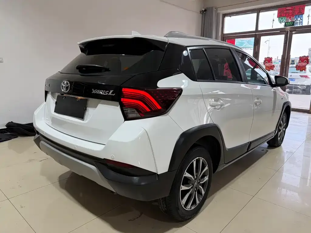 Toyota Yaris L — фото 6