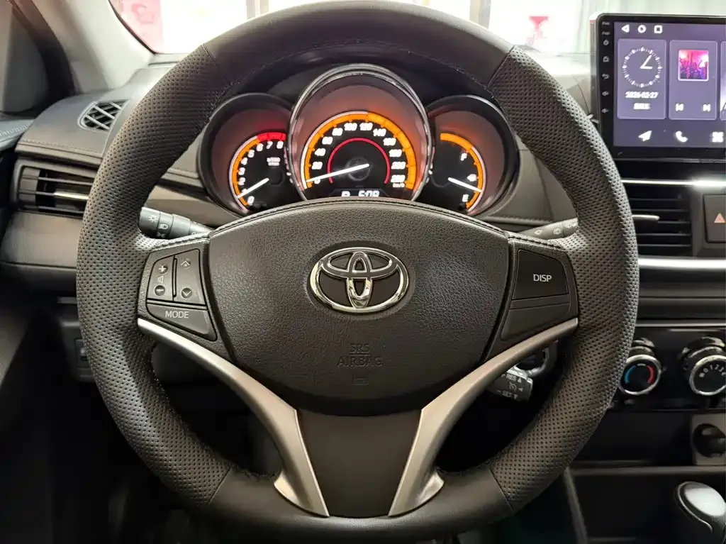 Toyota Yaris L — фото 10