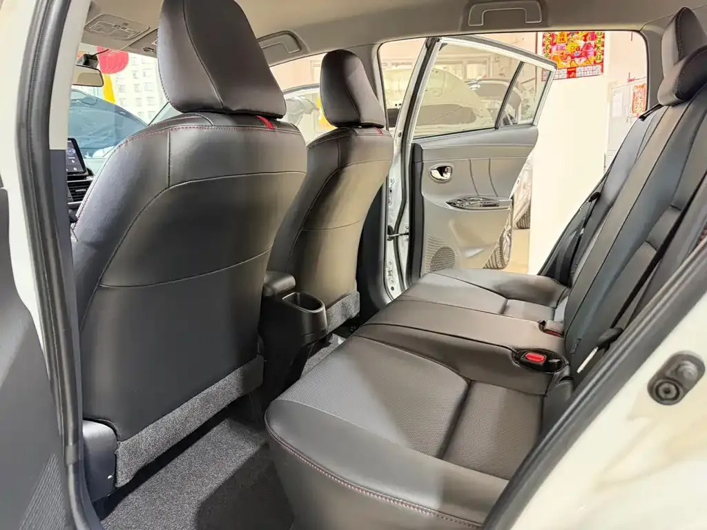 Toyota Yaris L — фото 9